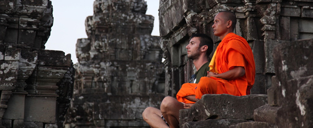 monk-teaching-meditation-cambodia